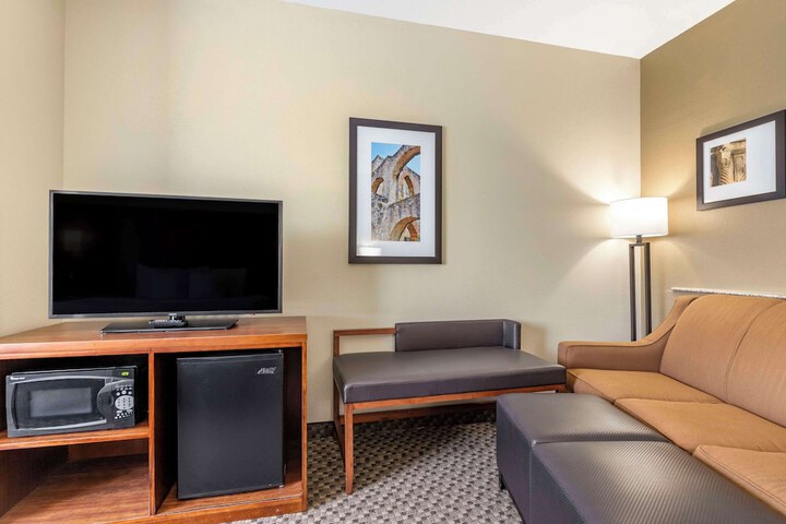 Room 26 of 38