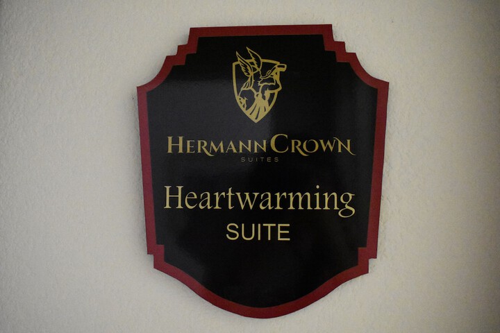 Hermann Crown Suites
