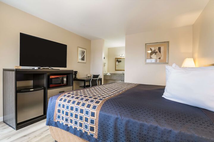 Room 12 of 25