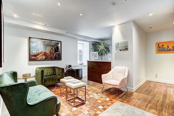 Lounge 67 of 73