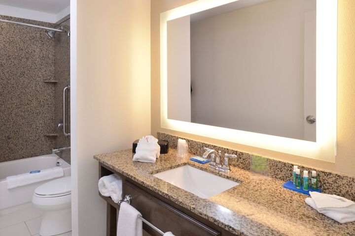 Holiday Inn Express & Suites Pocatello by IHG