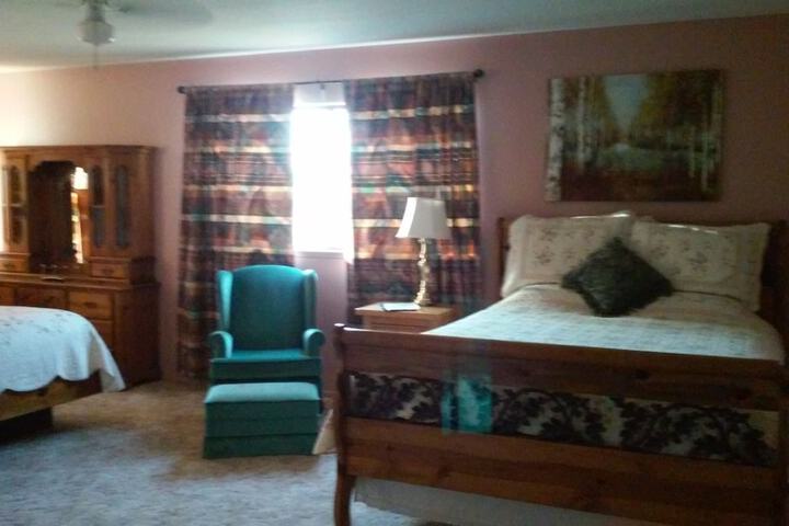 Room 33 of 85