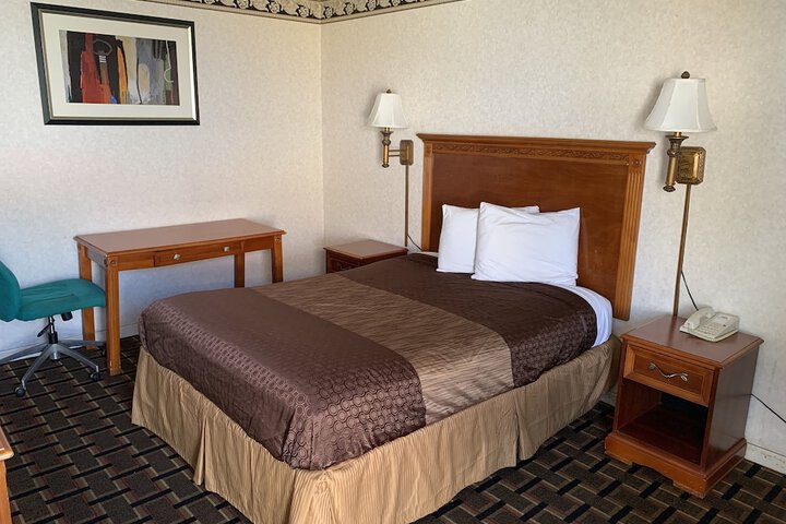 Room 5 of 33
