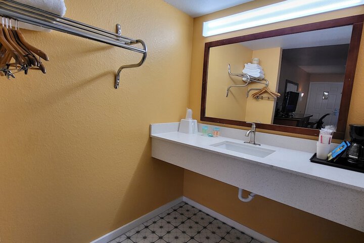 Olympic Inn & Suites