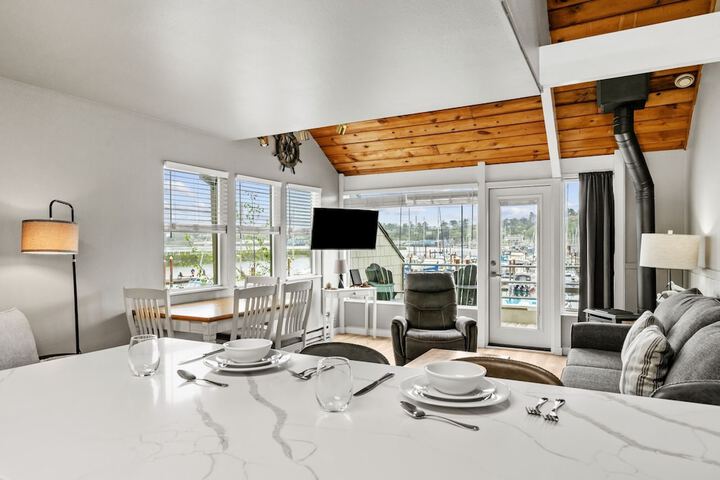 Embarcadero Resort Hotel & Marina