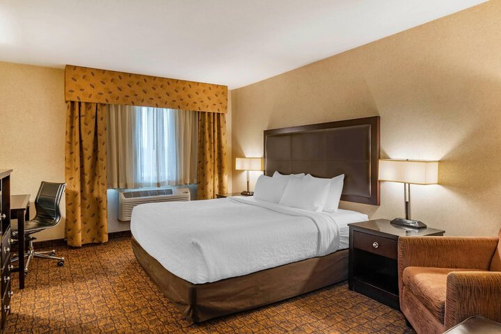 Lloyd Hotel Astoria Bayfront an Ascend Collection Hotel