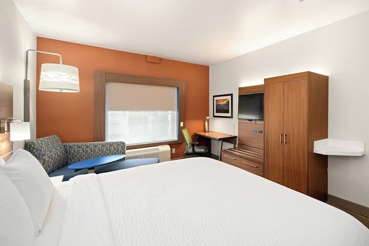 Holiday Inn Express & Suites Interstate 90 by IHG