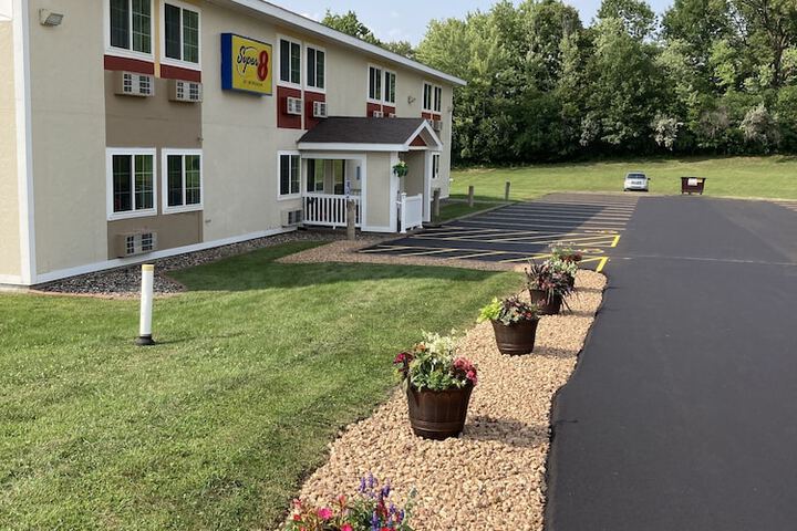 Super 8 by Wyndham Chisago City