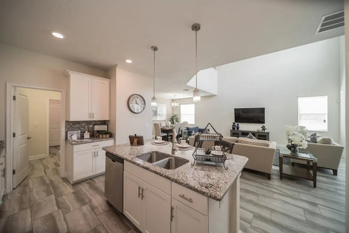 Modern Star Wars Vacation Home CG1593