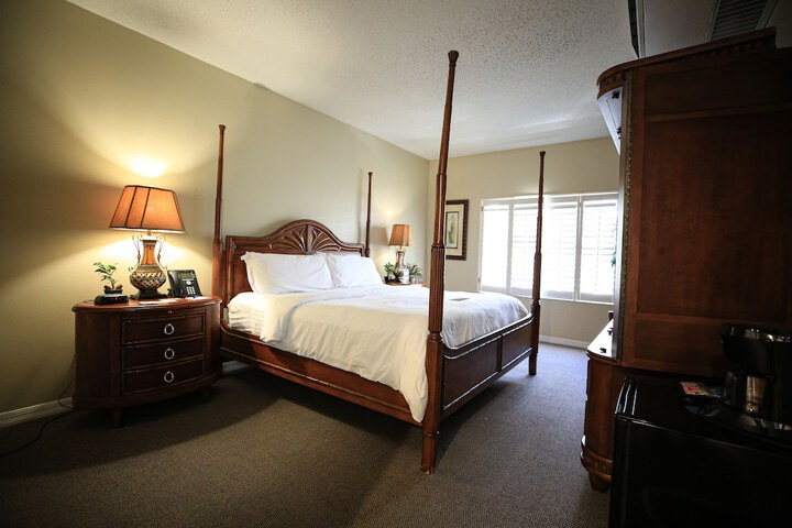 Room 51 of 77