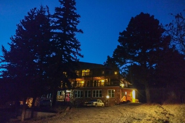 The Green Mountain Falls Lodge