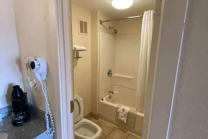 Room 17 of 31