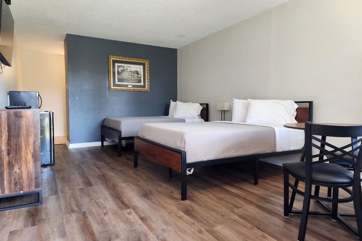 Room 12 of 20