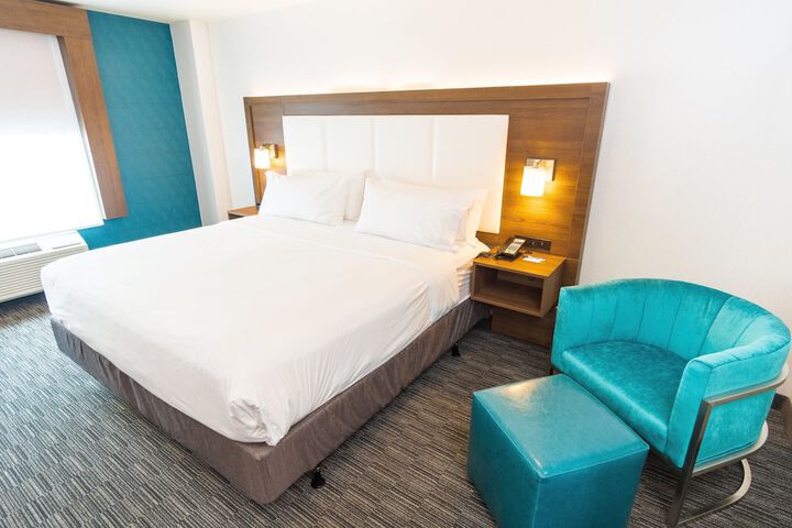 Room 33 of 68
