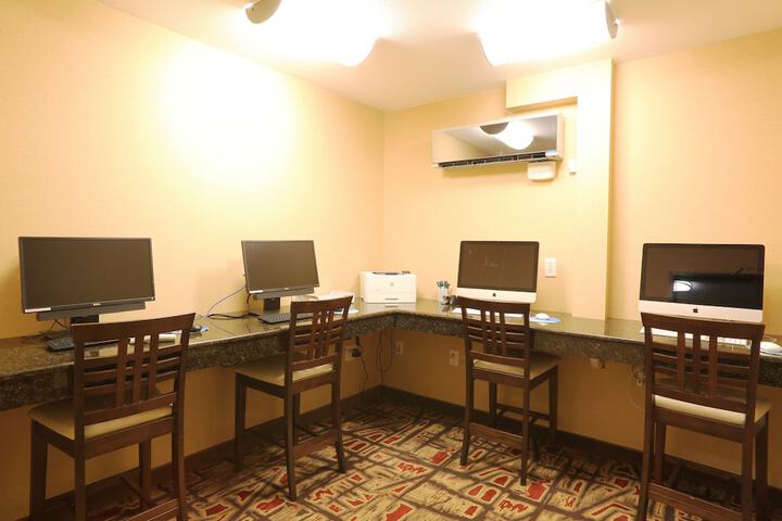 Business Center 141 of 150