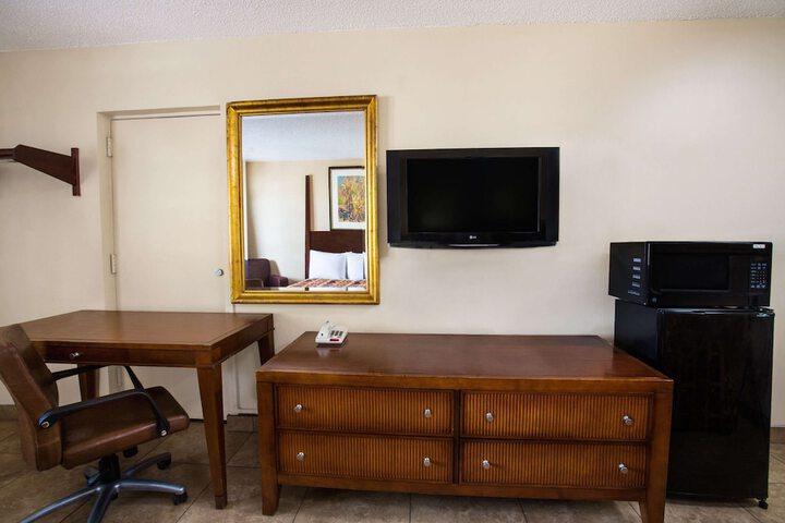 Room 12 of 16