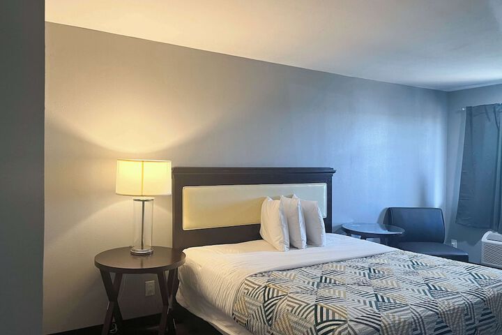Room 6 of 11