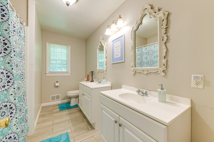 Charming Jonesville Home w / Grill - Near Wineries!