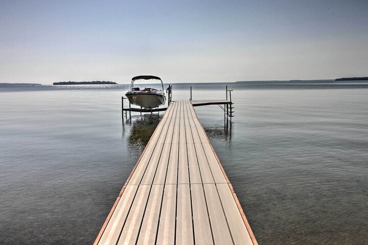 Waterfront Leech Lake Cabin w / Dock Fire Pit