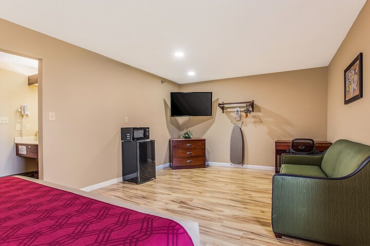 Room 11 of 28
