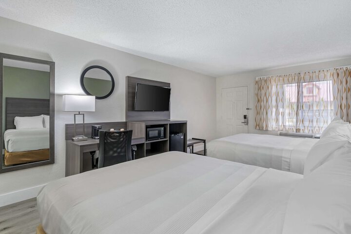 Room 21 of 35