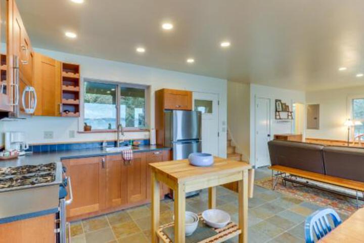 The Cabin at Oak Bay