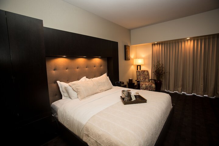 Room 8 of 32