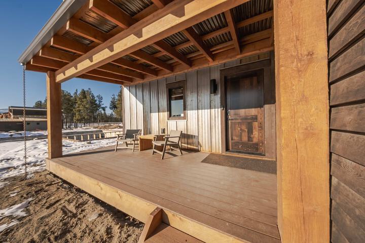 Wilderness Club Nest Modern Cabin Retreat for 9 w / Hot Tub