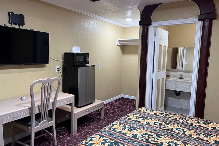 Room 4 of 14