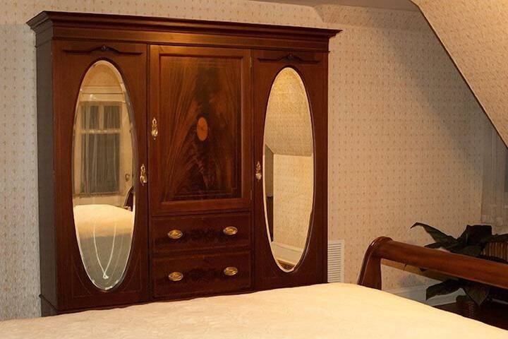 The Albanus Phillips Inn