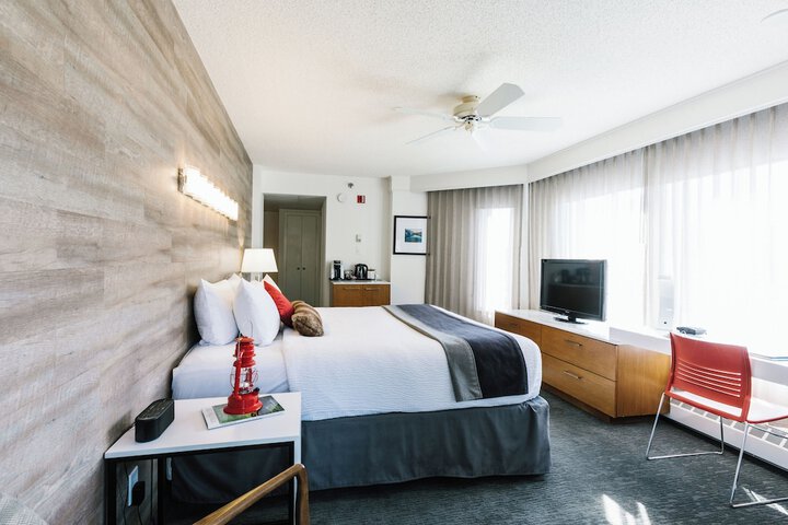 Room 17 of 36