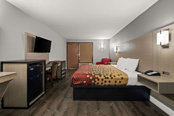 Room 12 of 28