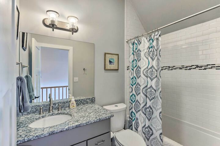 Downtown Brevard Retreat With Fire Pit & Deck!