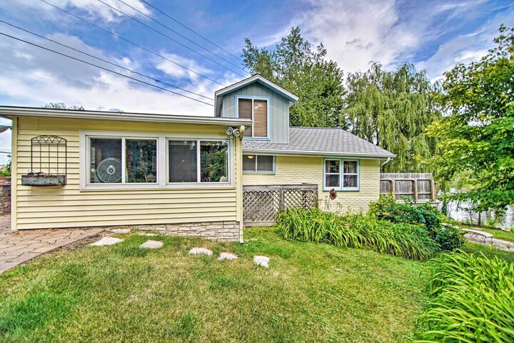Charming Horicon Cottage + Dock on Rock River