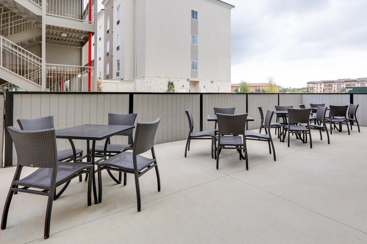Holiday Inn Express & Suites Dallas NW - Farmers Branch by IHG