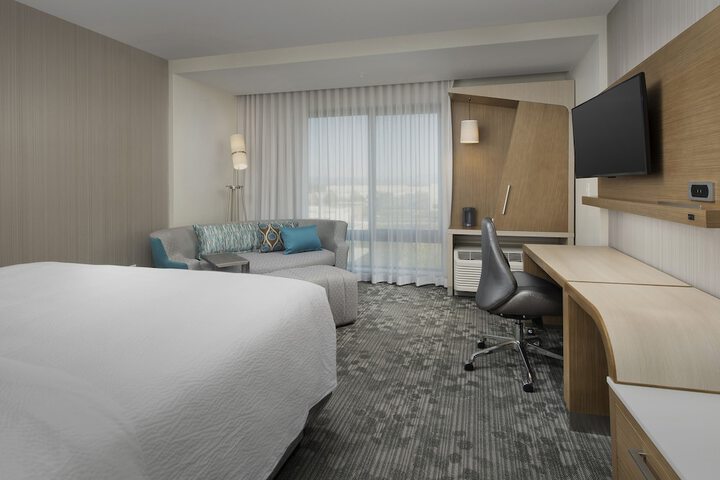 Room 27 of 49