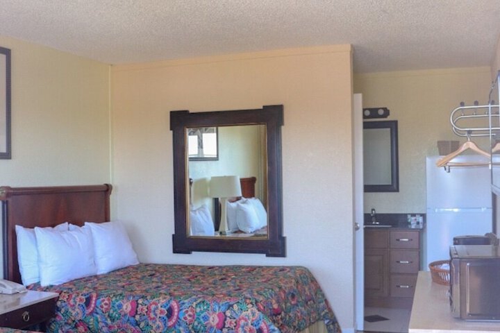 Room 21 of 38