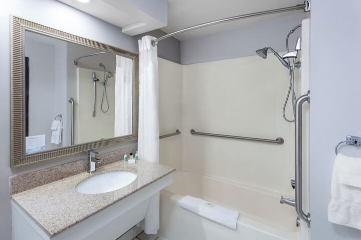 Links Bos Landen Hotel & Spa of Pella Trademark by Wyndham