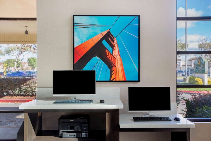 Business Center 29 of 29