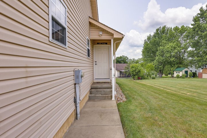 Wfh-friendly Columbiana Vacation Rental w / Deck!