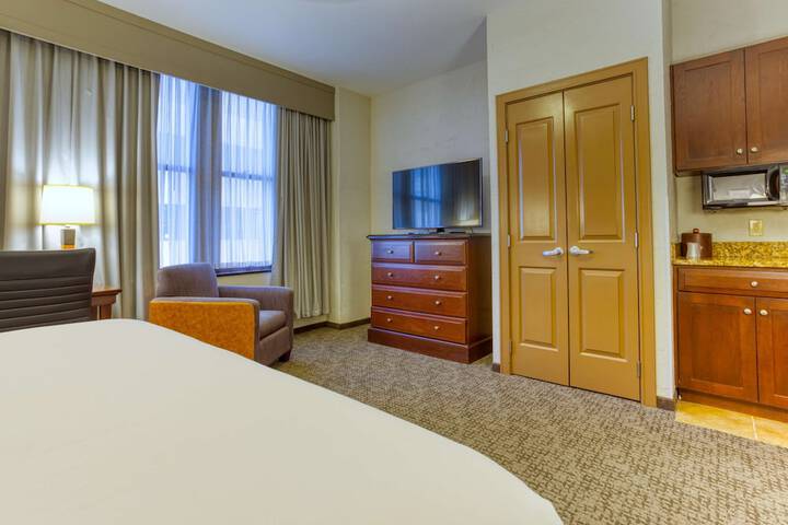 Room 102 of 168