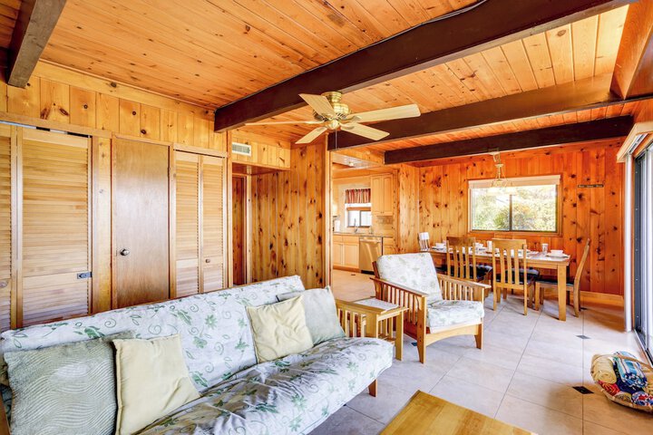 Lakefront Home w / Game Room Kayaks, & Fire Pit