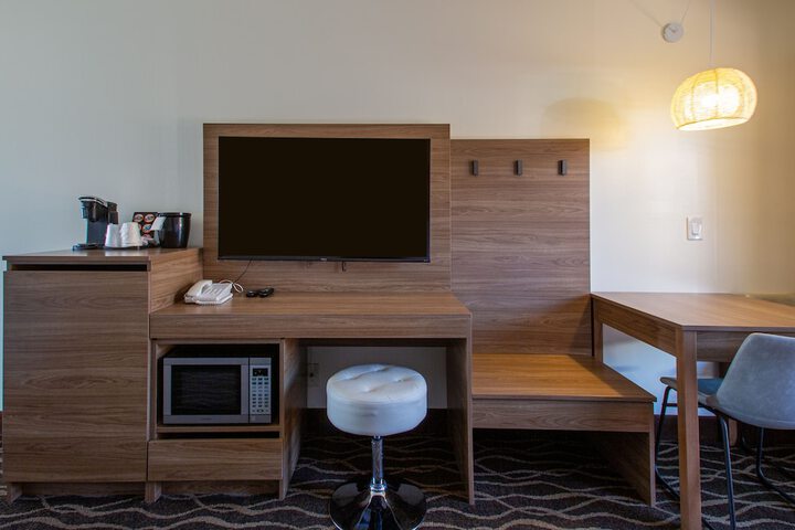 Room 32 of 46