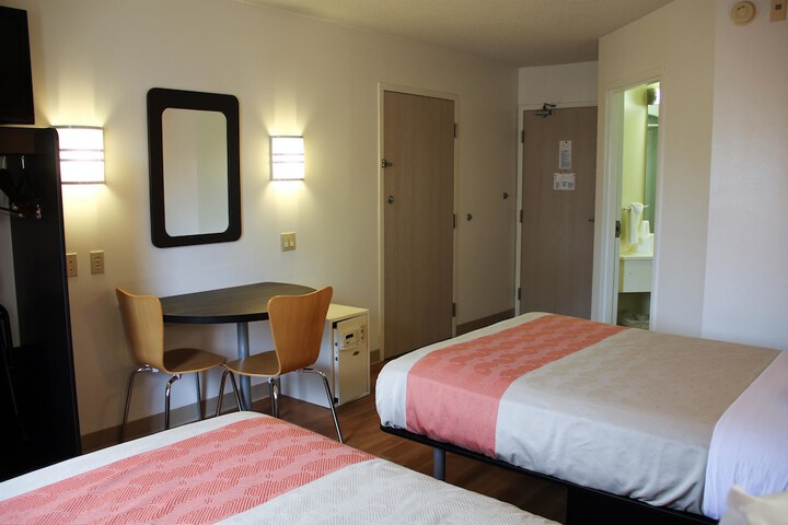 Room 17 of 37