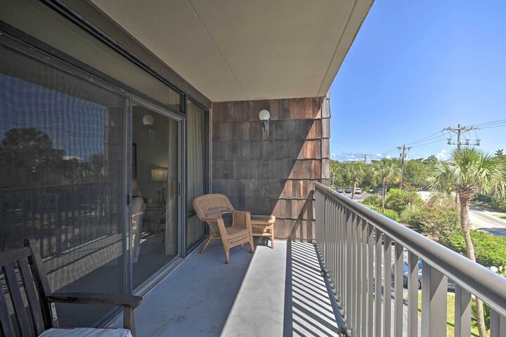 Pawleys Island Condo Retreat w / Beach Access!
