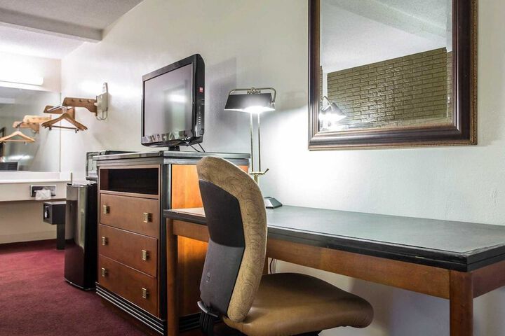 Room 13 of 33
