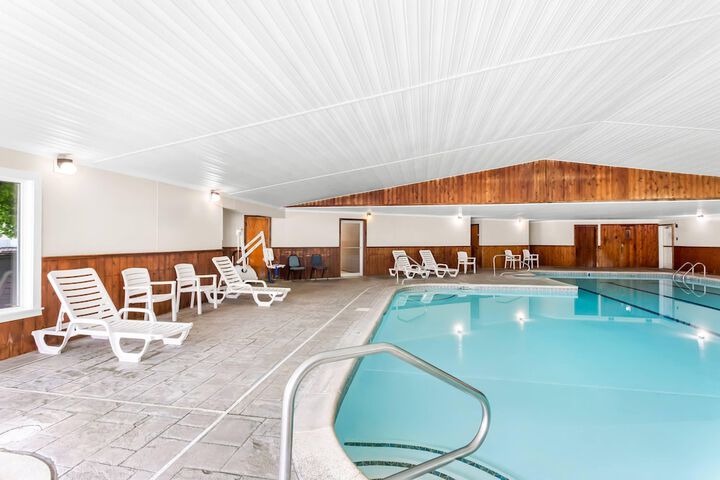 Quality Inn & Suites Gorham Riverside