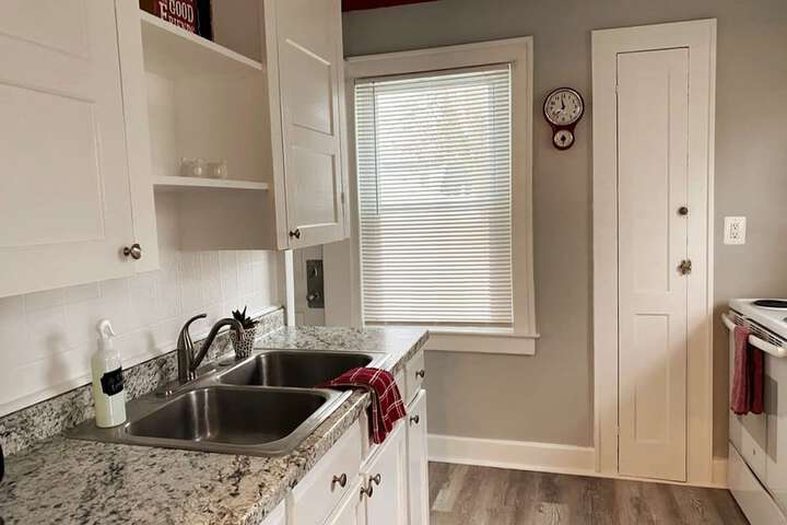Automaniac Spot in the Heart of Pontiac 3 Beds 2 Baths