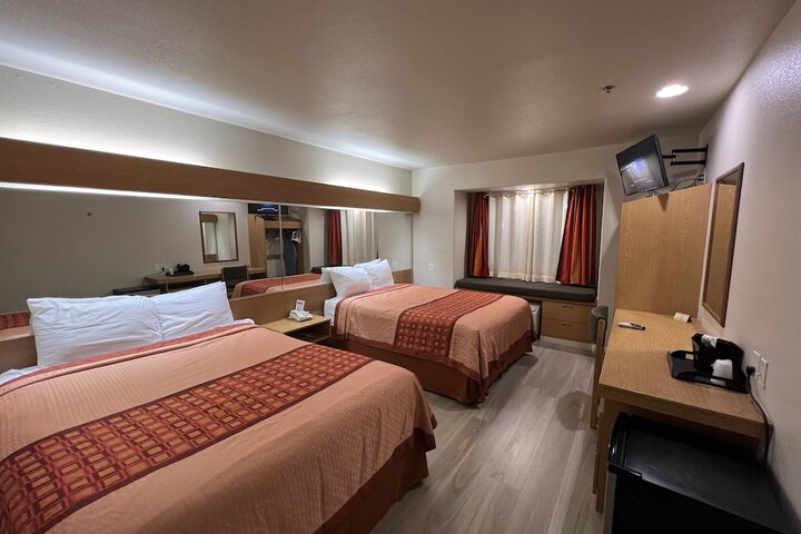 Room 8 of 16