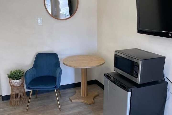Macs Motel